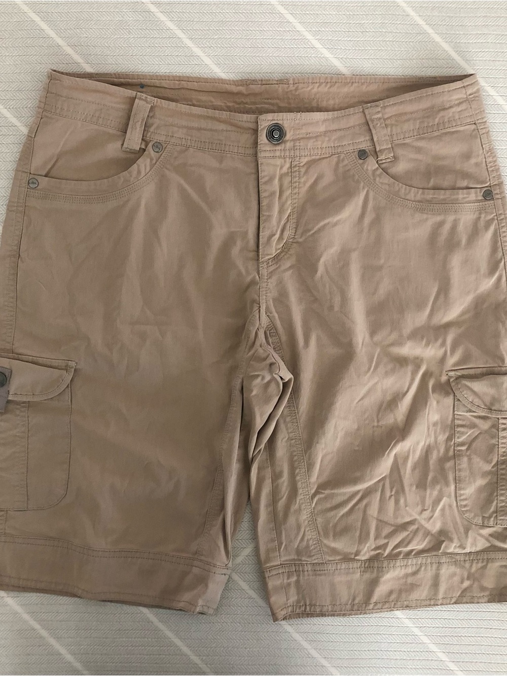 KÜHL Splash cargo shorts in a khaki Women’s Size 10
